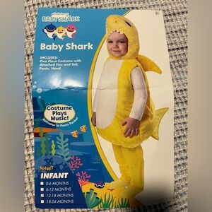 Baby shark costume, 12-18 mo